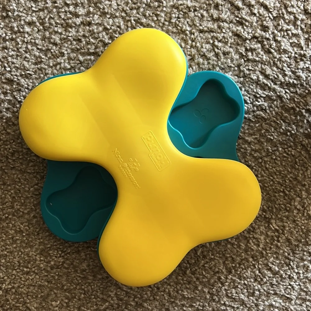 Outward Hound Nina Ottosson Dog Tornado Blue/Yellow Puzzle Game Pet Treat Toy